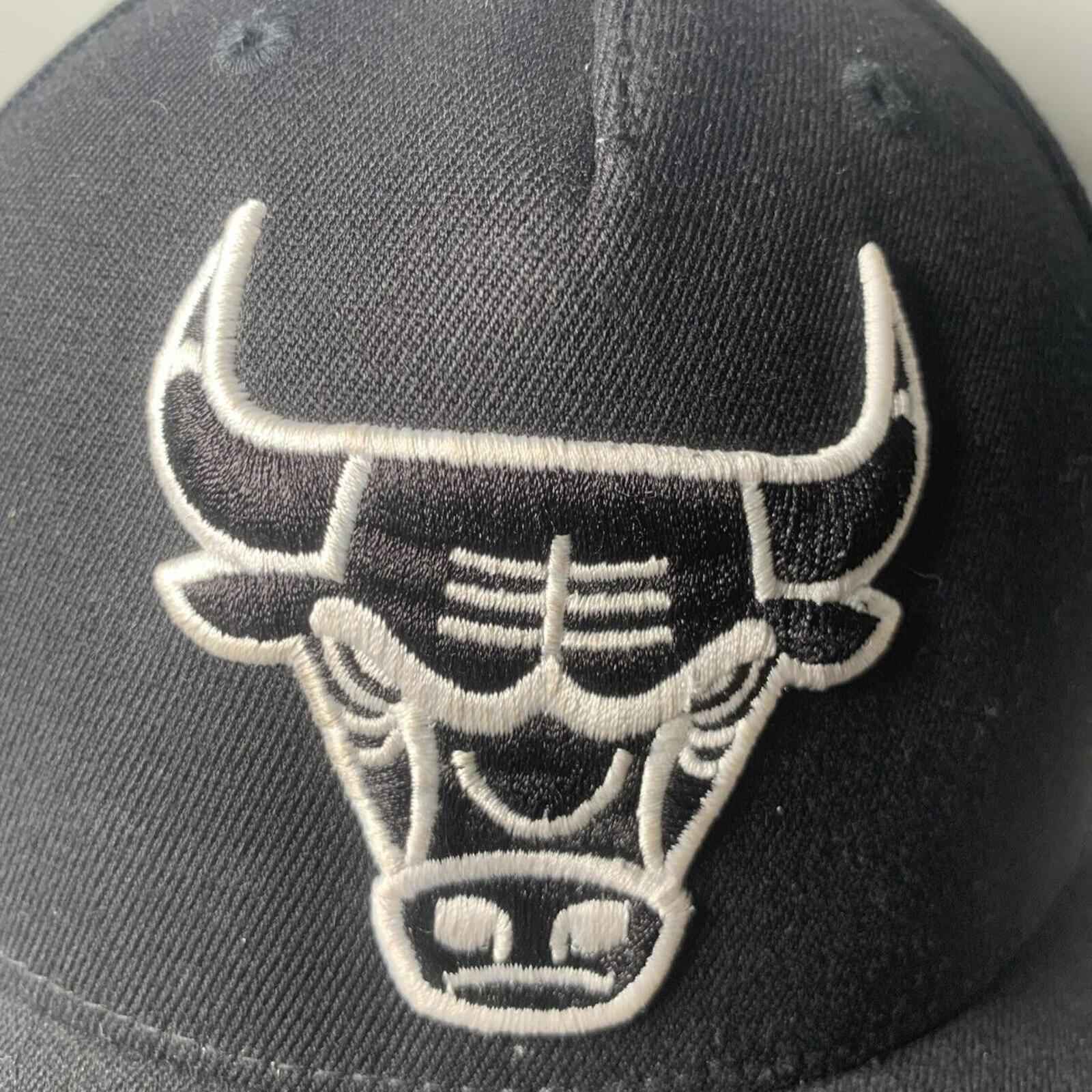 Vintage Mitchell & Ness Chicago Bulls Snapback Solid...