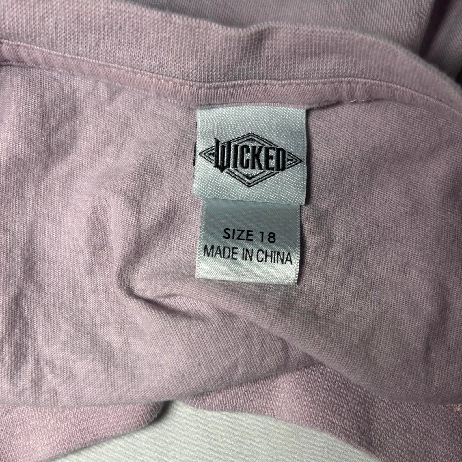 Wicked Women's T-Shirt Size 18 Lavender Graphic Tee - Come Sell Nearly Anything