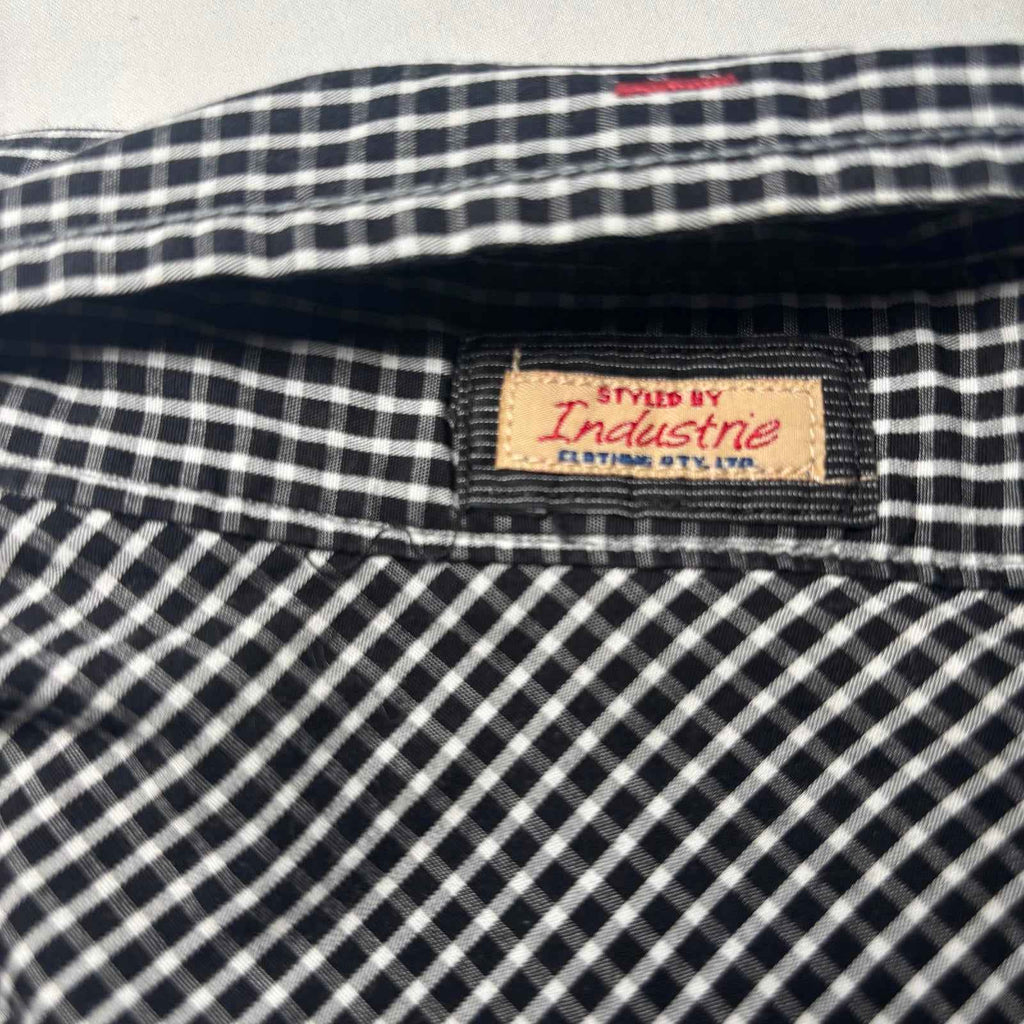 Industrie Clothing Large Men's Checker Short Sleeve Button-Up Shirt