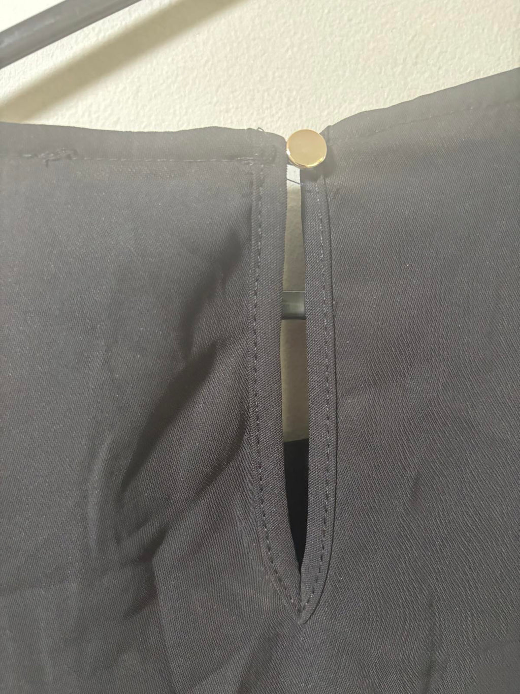 Spring Bloom Fluted Sleeve Black Top Size 14 BNWT - Come Sell Nearly Anything