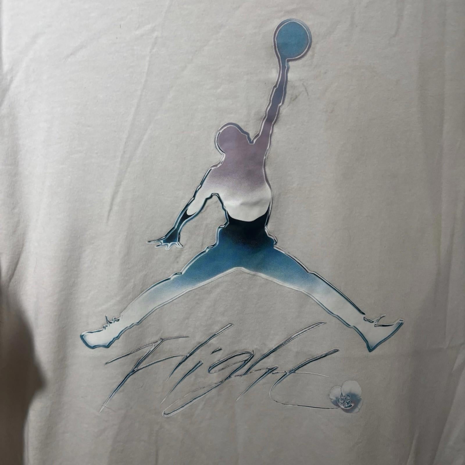 Jordan White Medium T-Shirt Vintage Style #Streetwear #Jordan #Medium - Come Sell Nearly Anything