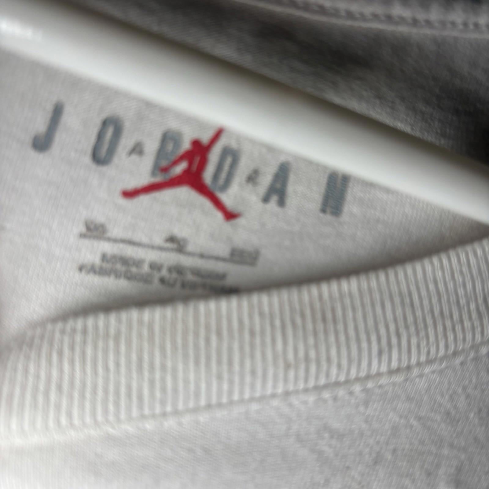 Jordan White Medium T-Shirt Vintage Style #Streetwear #Jordan #Medium - Come Sell Nearly Anything