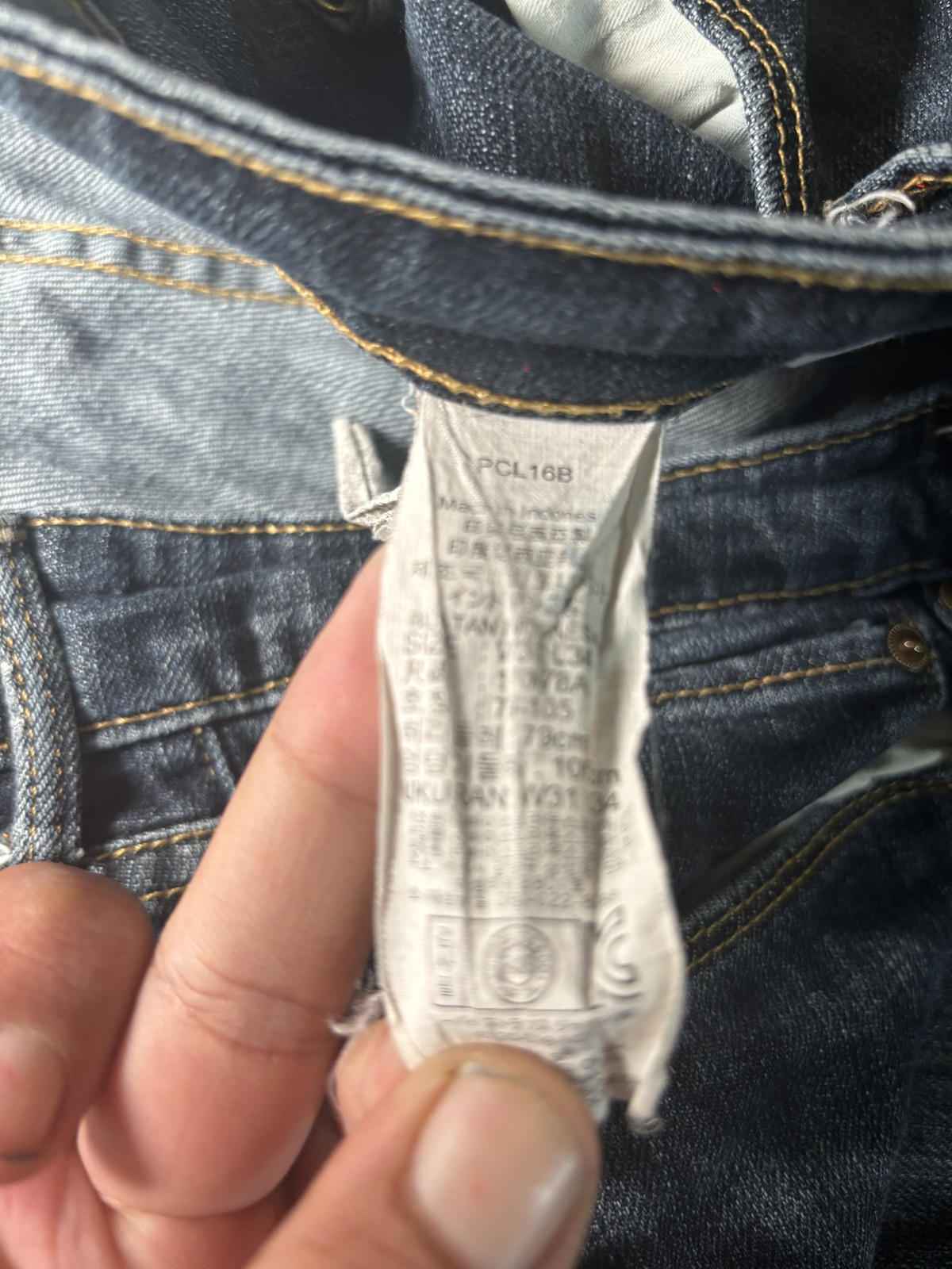 Levi's Men's Jeans Size Waist 43 cm, Inner Leg 84 cm, Length 106 cm