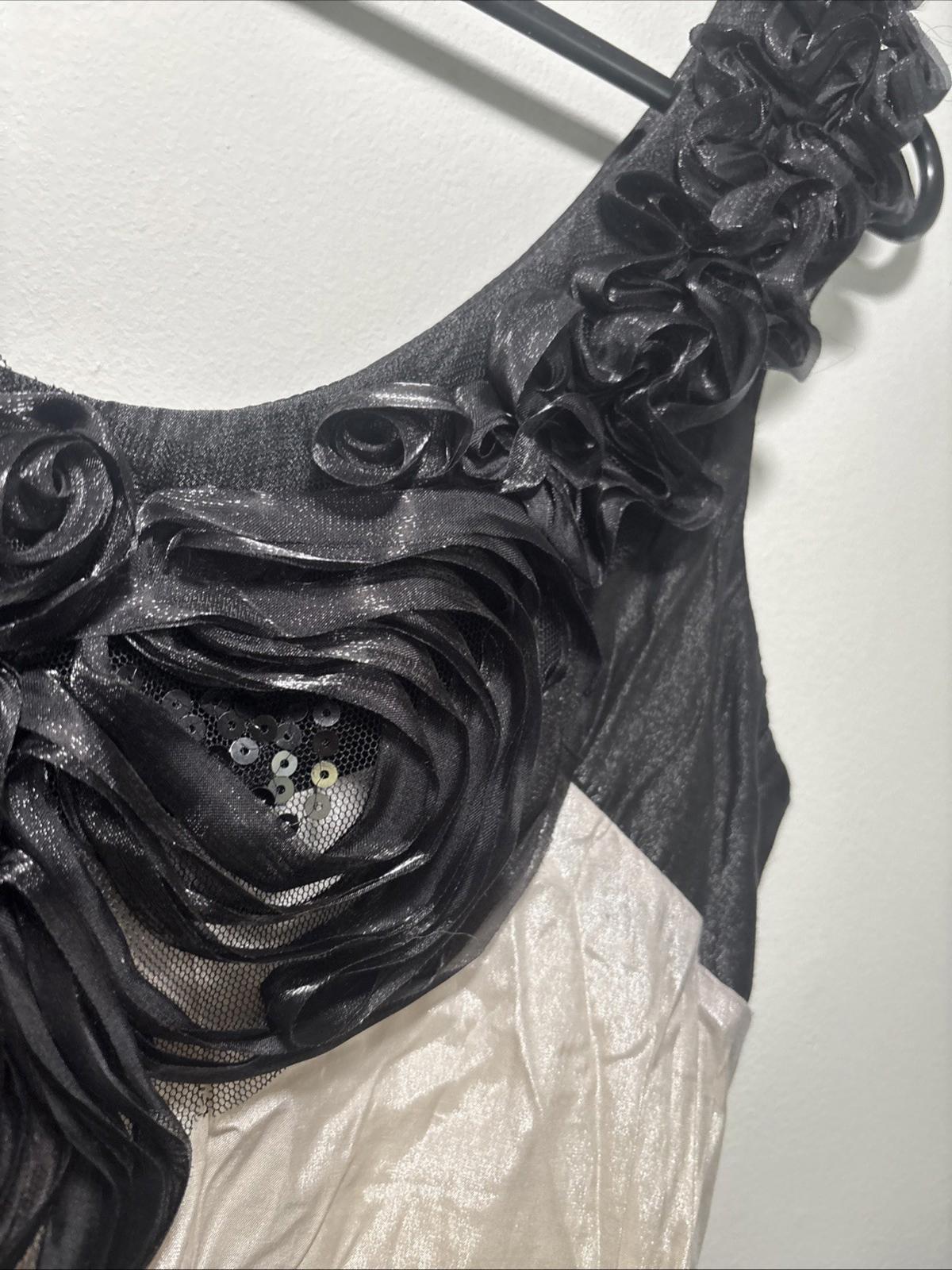 Avocado Size 8 Women's Black and White Floral Applique Dress - Come Sell Nearly Anything