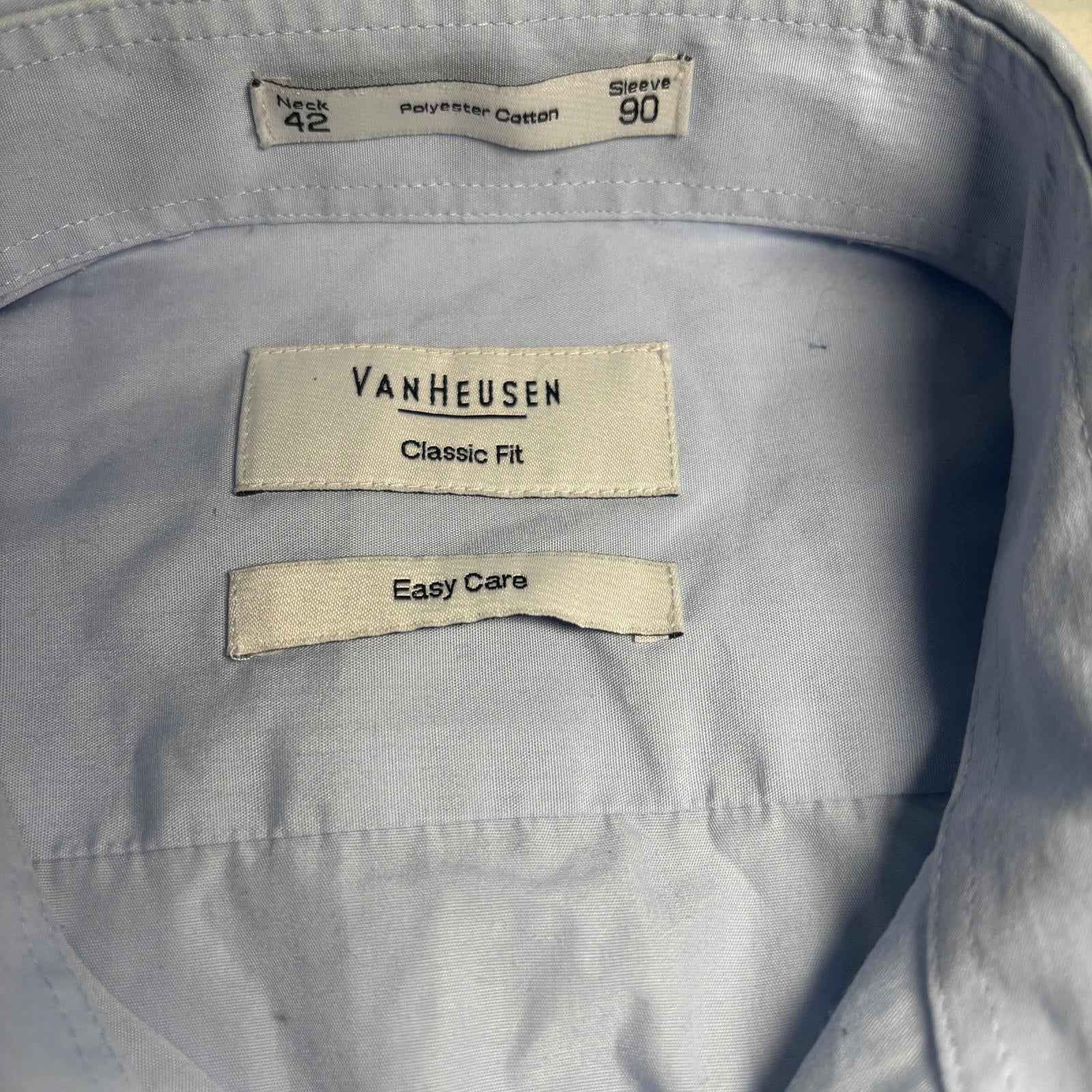 Van Heusen Classic Fit Men's Dress Shirt Size 42 Light Blue