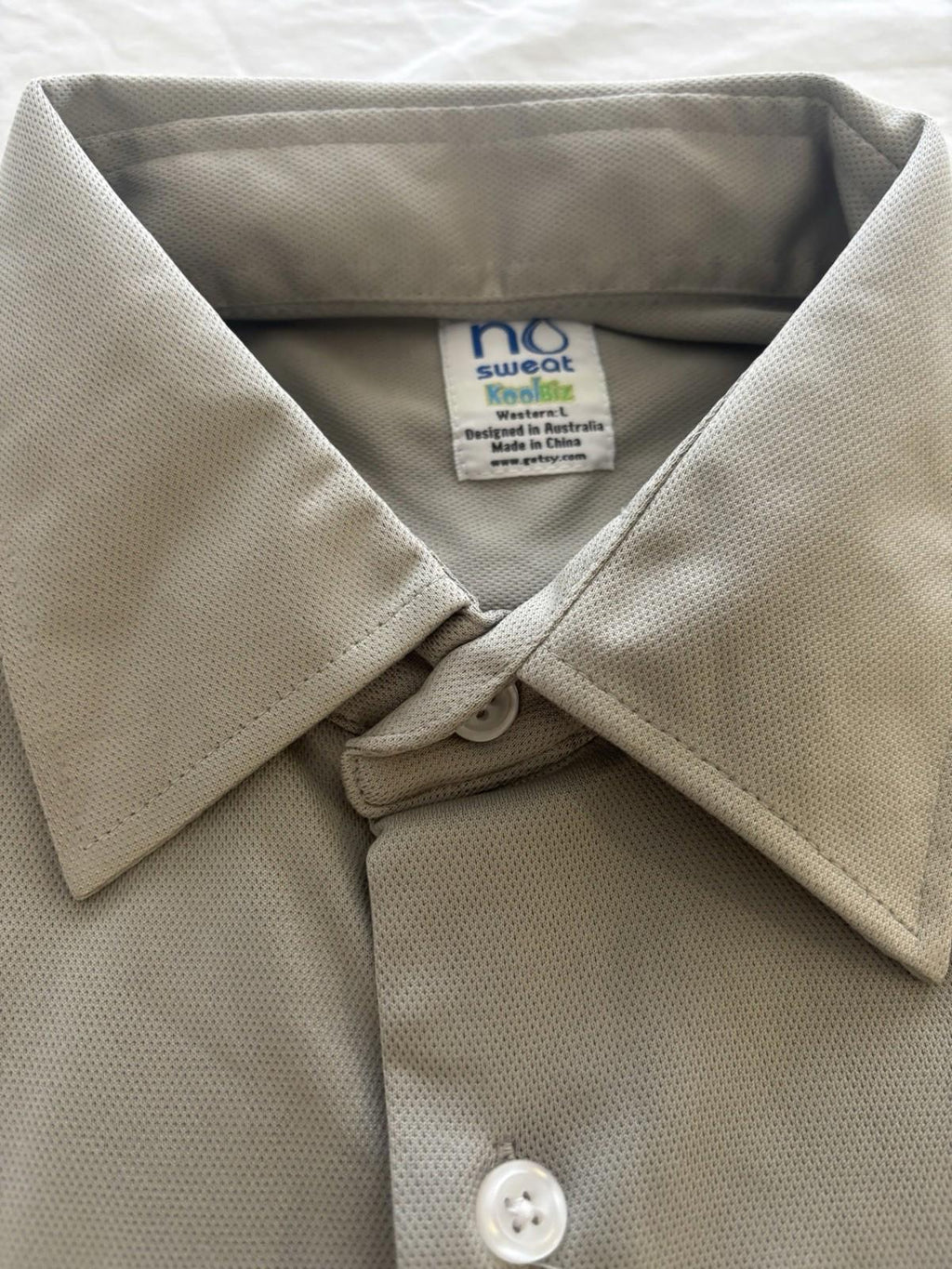 Genuine No Sweat Resistant Shirt Exercise Gym Work & Stay Dry L - Come Sell Nearly Anything