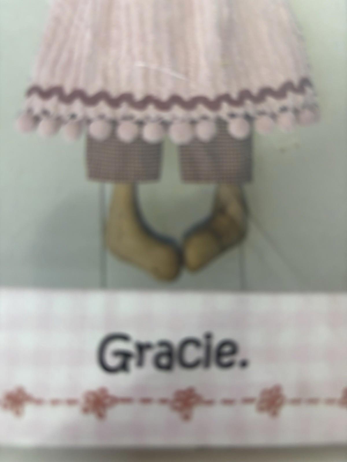 Rosalie Quinlan - Gracie - Patchwork Cottagecore Simple Stitchery Pattern - Come Sell Nearly Anything