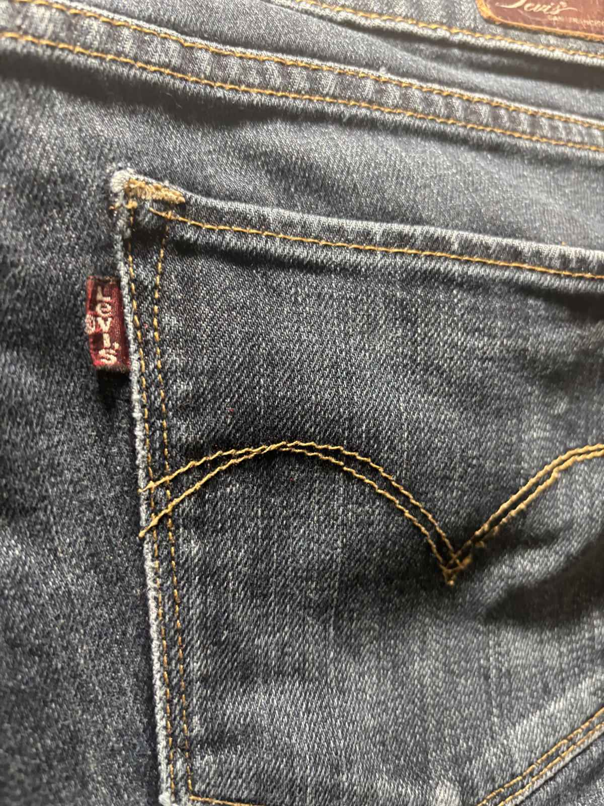 Levi's Men's Jeans Size Waist 43 cm, Inner Leg 84 cm, Length 106 cm