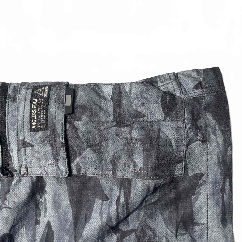Anglers Edge Men's Cargo Shorts 32 Waist Shark Print