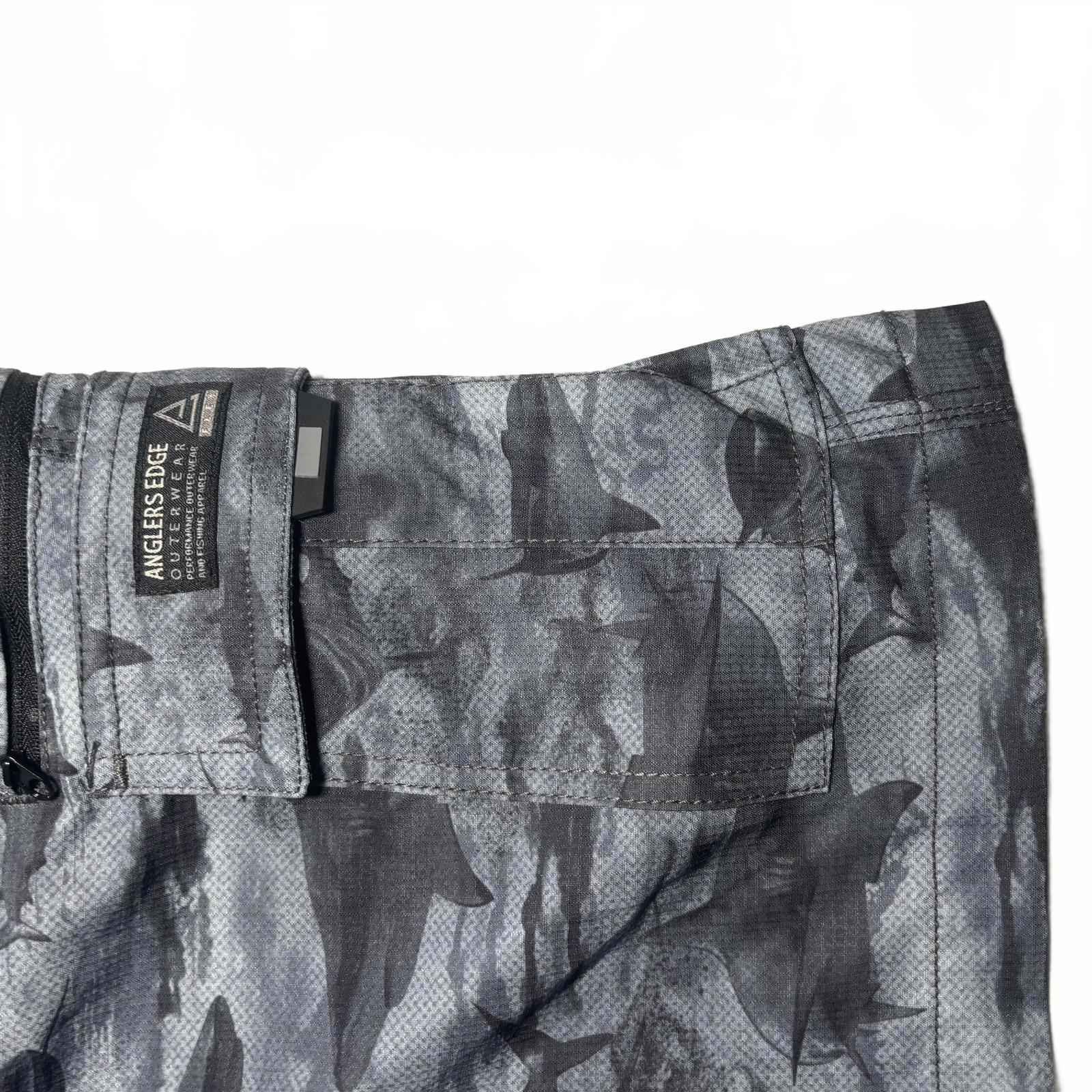 Anglers Edge Men's Cargo Shorts 32 Waist Shark Print