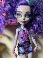 Monster High Dolls incl Skulltimate Secrets Spectra Vondergeist Clawdeen Wolf