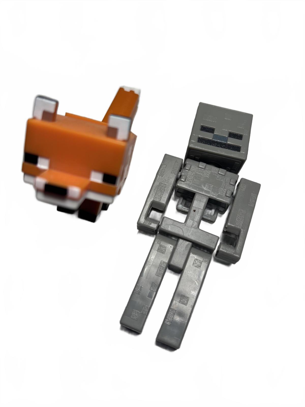 Minecraft Mini Figure Hay Series 21 1" Red Fox & Grey Skeleton Figure Mojang