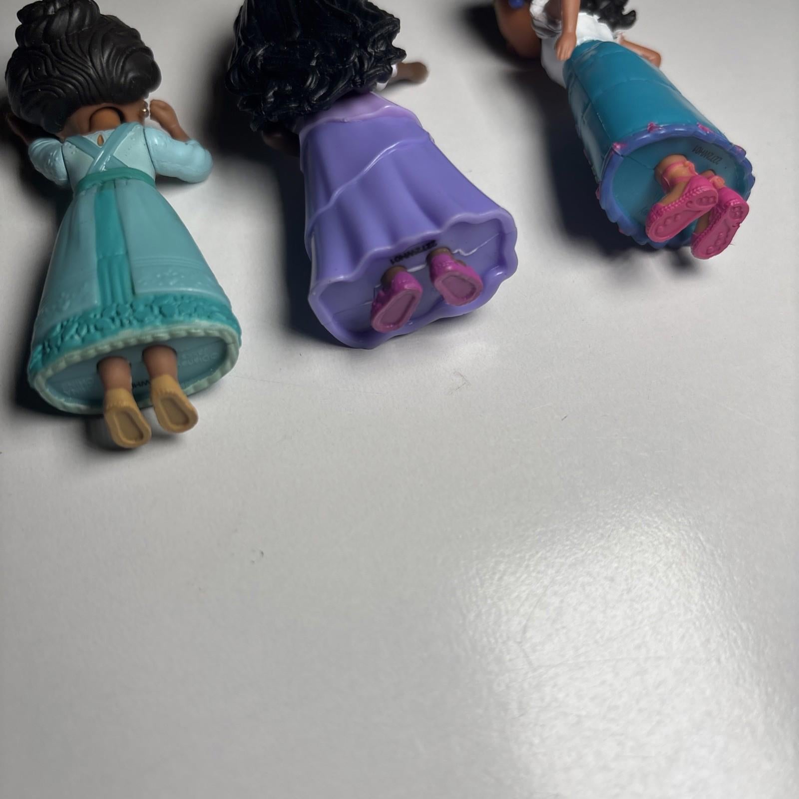 Disney Encanto Mini Figures Mirabel, Isabela, Julieta