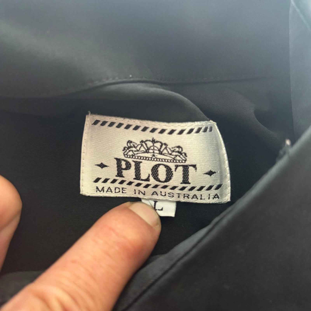 Plot Large Black Long Sleeve Vintage Shirt with Graphic Print