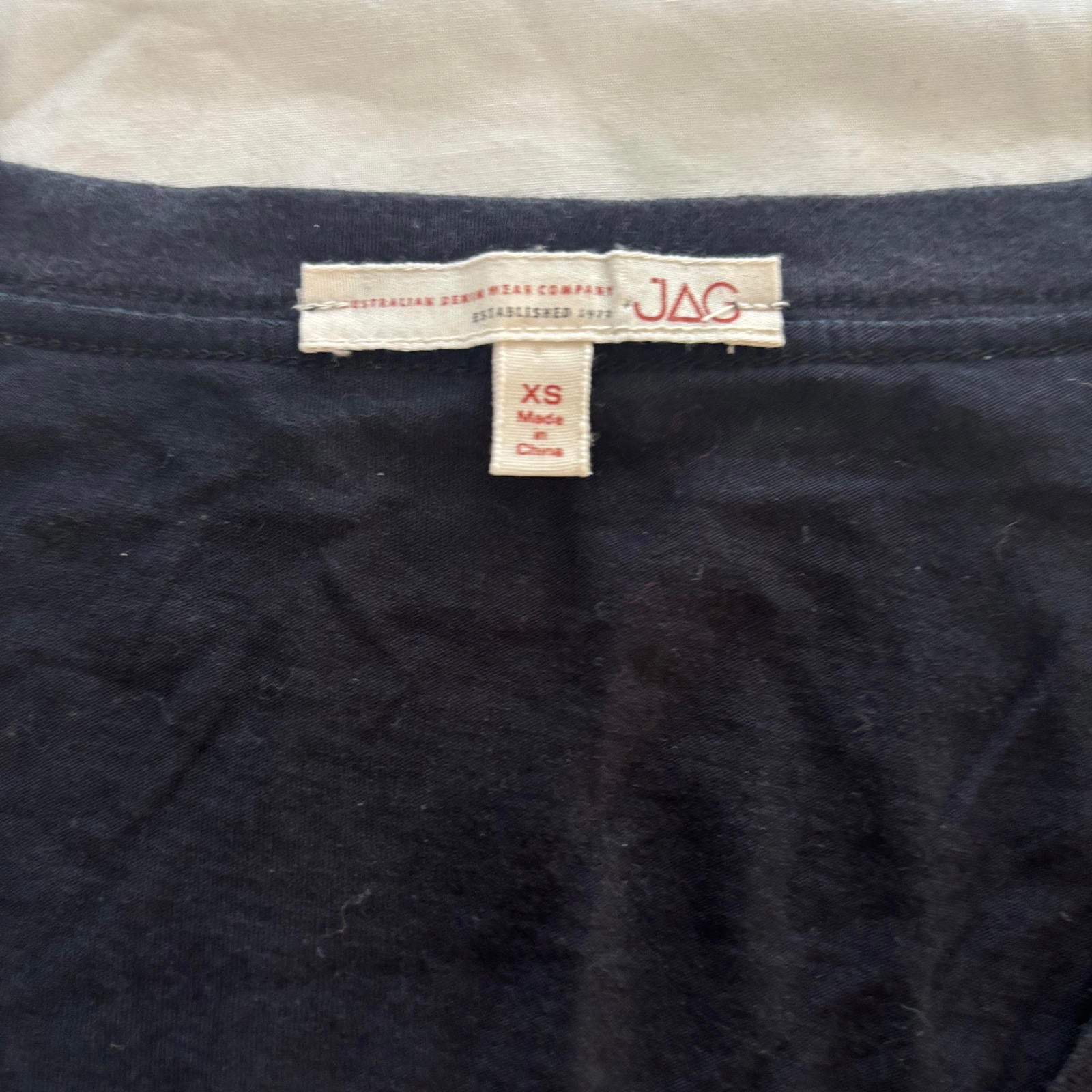 JAG XS Women's Black Floral Embroidered V-Neck T-Shirt - Come Sell Nearly Anything