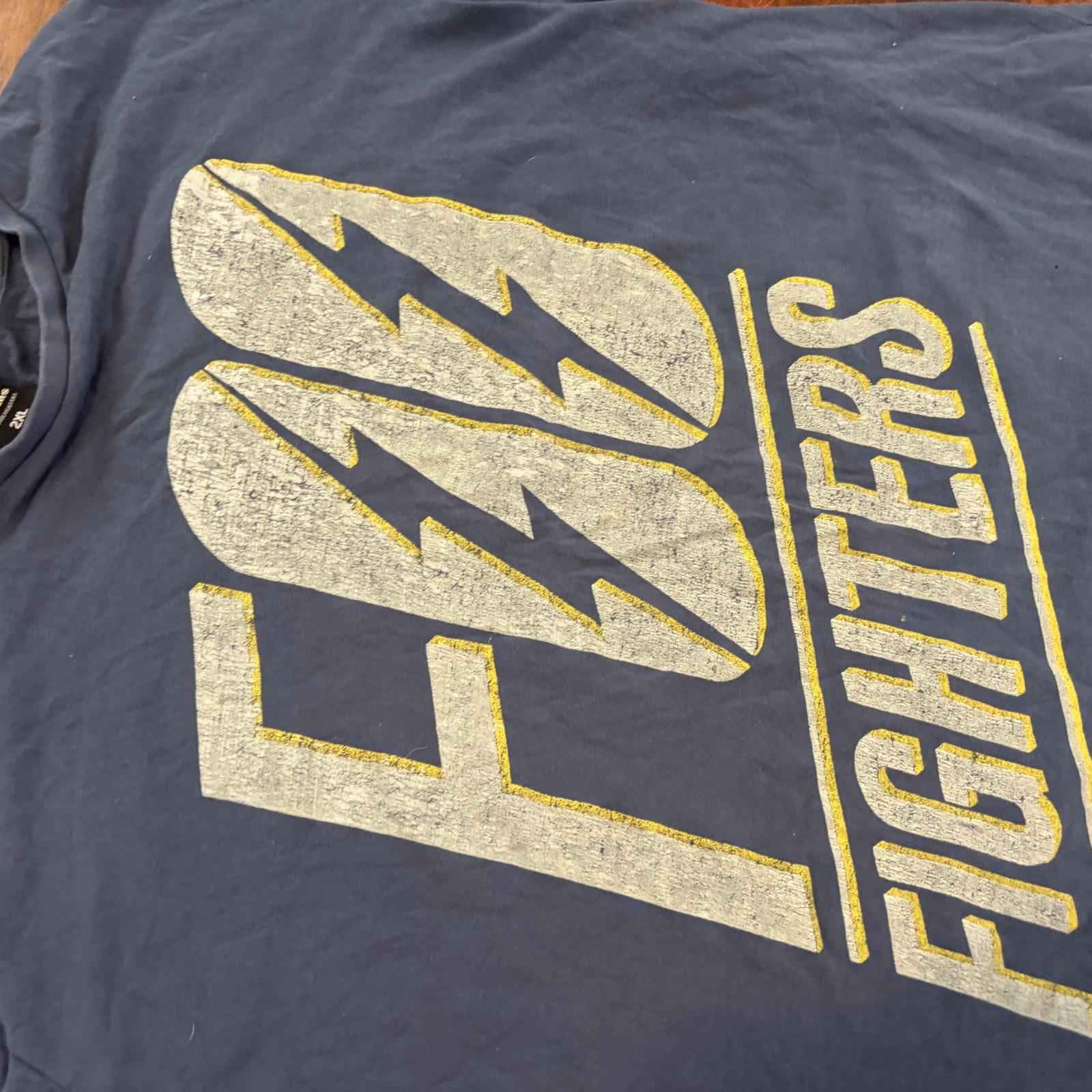 Foo Fighters Men's T-Shirt 2XL Band Tee Vintage Rock Graphic Shirt