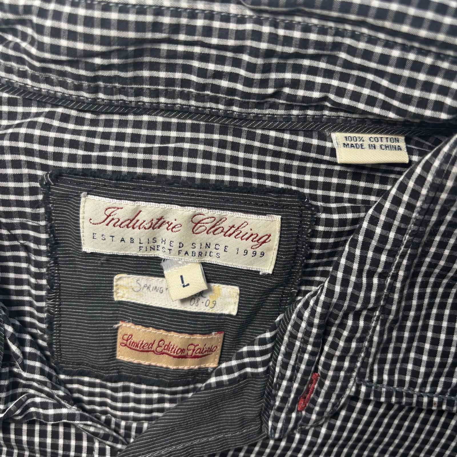 Industrie Clothing Large Men's Checker Short Sleeve Button-Up Shirt