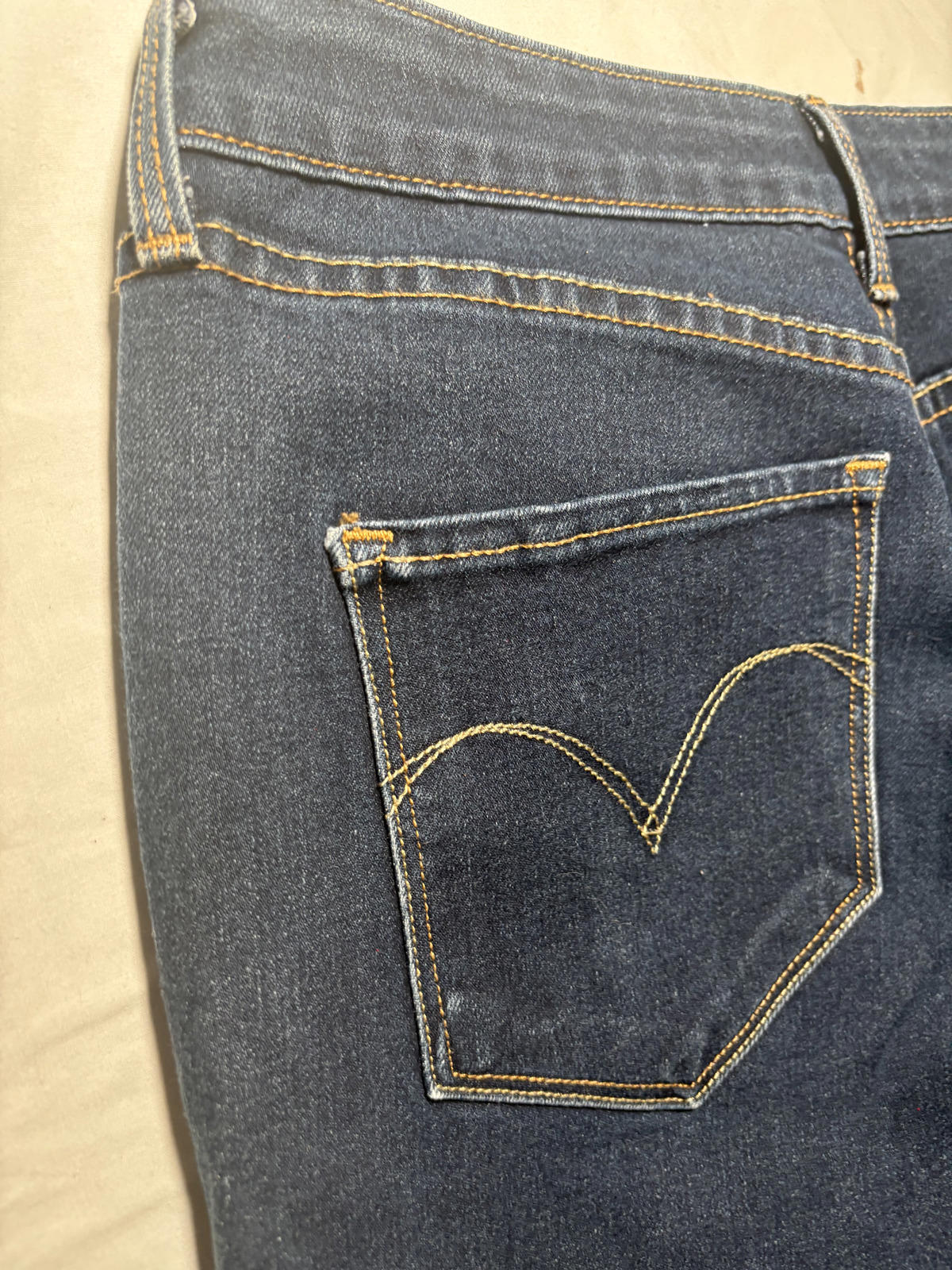 Levi's Women's Slim Jeans Size 28 Bold Curve Mid Rise - Come Sell Nearly Anything