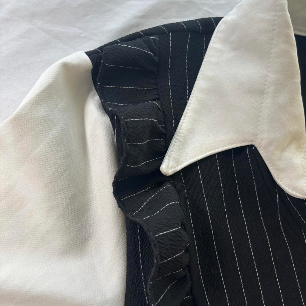 Elegant Black Pinstripe Long Sleeve Dress with White Collar and Belt - Size 40 - Come Sell Nearly Anything