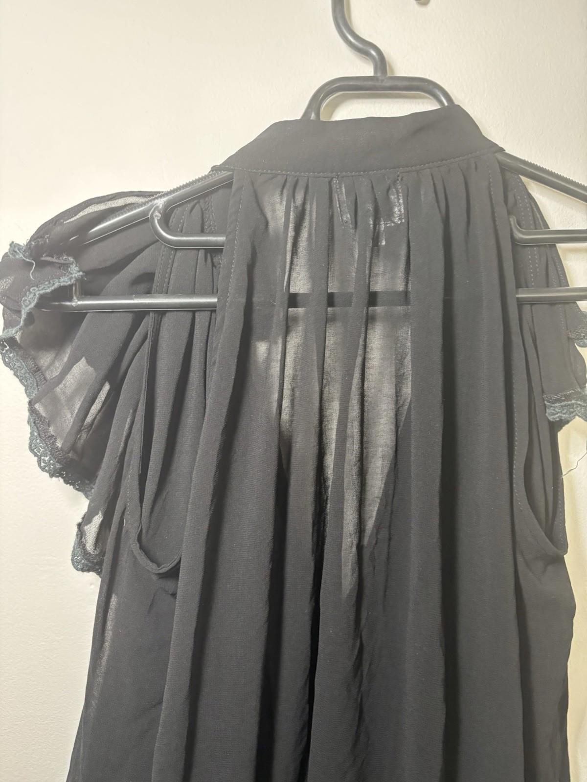 Ladies Top  Design Spicy sugar  Size 10  Colour Black No Sleeves Frill Neck - Come Sell Nearly Anything