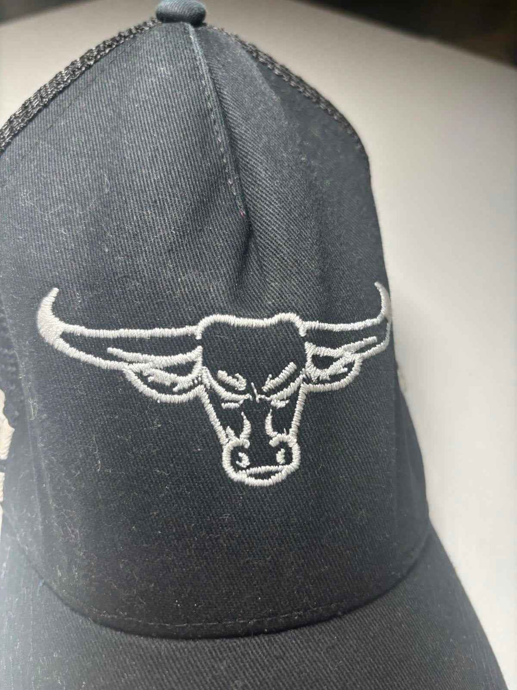 Rickos Black Mesh Baseball Cap Chicago Bulls Logo