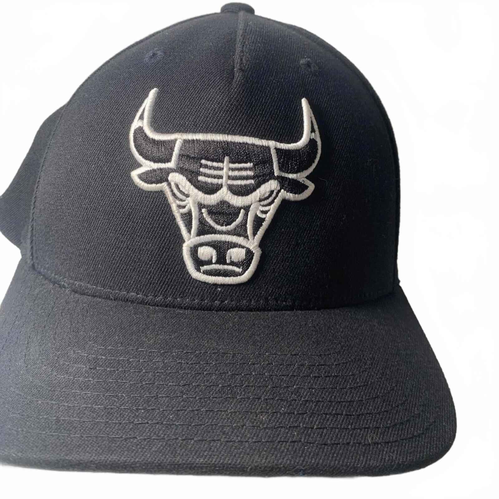 Vintage Mitchell & Ness Chicago Bulls Snapback Solid...